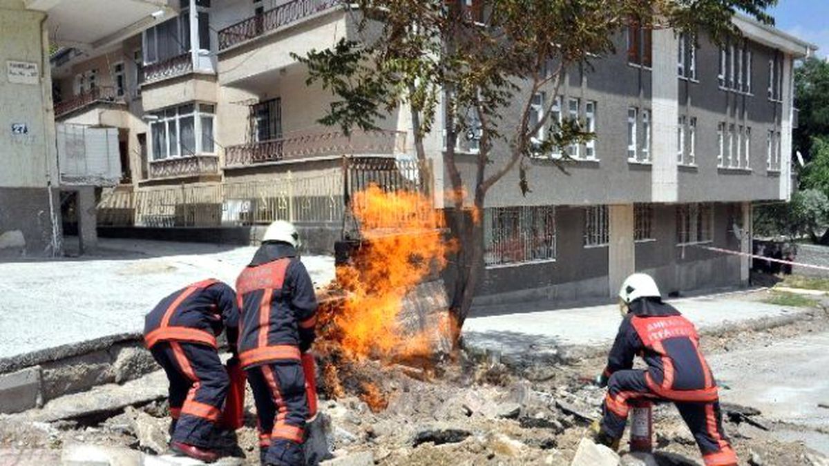 Ankara Büyükşehir İtfaiyesi, Temmuz\'da Bin 705 Yangına Müdahale Etti