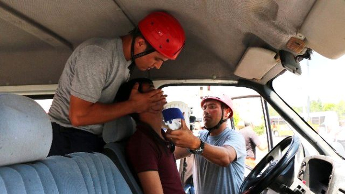 Antalya\'da Toplu Ulaşım Şoförlerine Tatbikatlı Eğitim