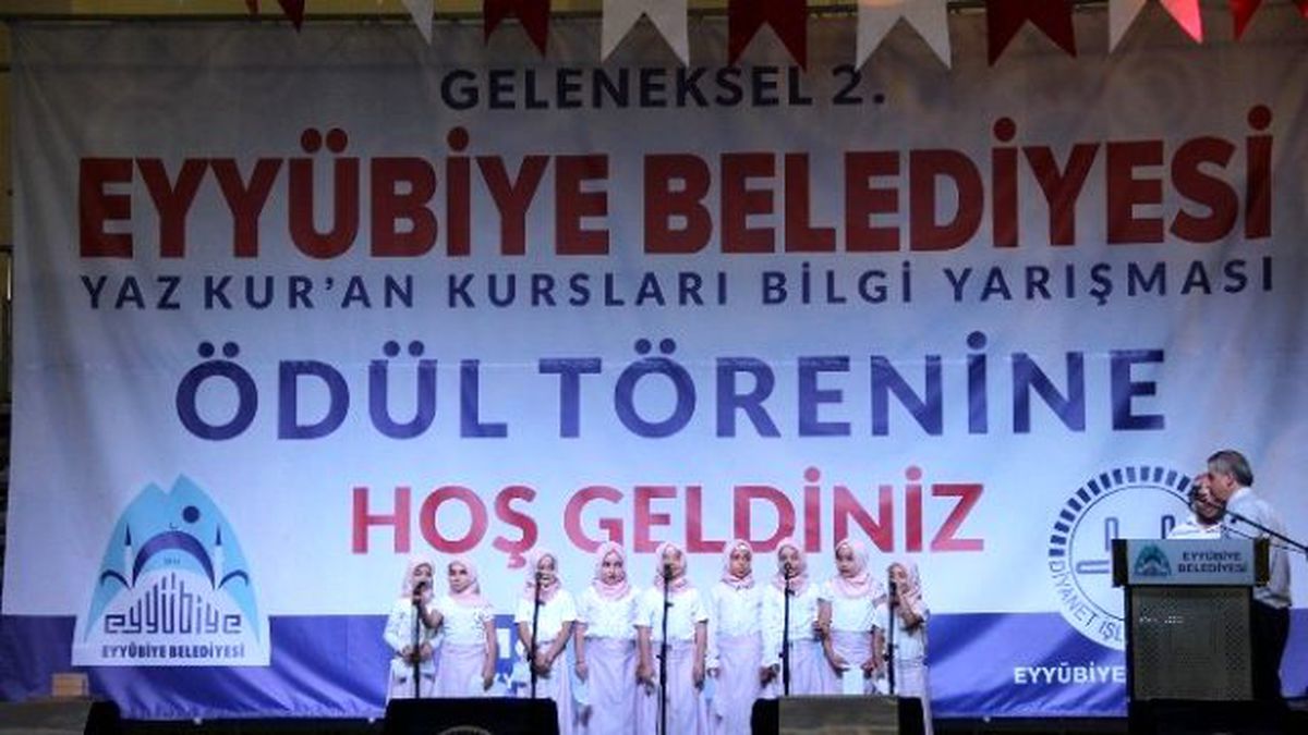 Aşırı Sıcaklara Rağmen Salonu Dolduran 13 Bin 100 Öğrenciye Ödül Yağdı