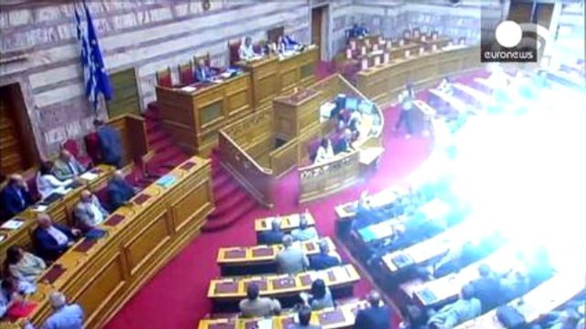 Atina İlk Kredi Dilimiyle Borç Ödedi