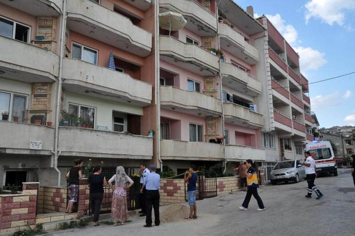 Balkondan Düşen Yaşlı Kadın Öldü