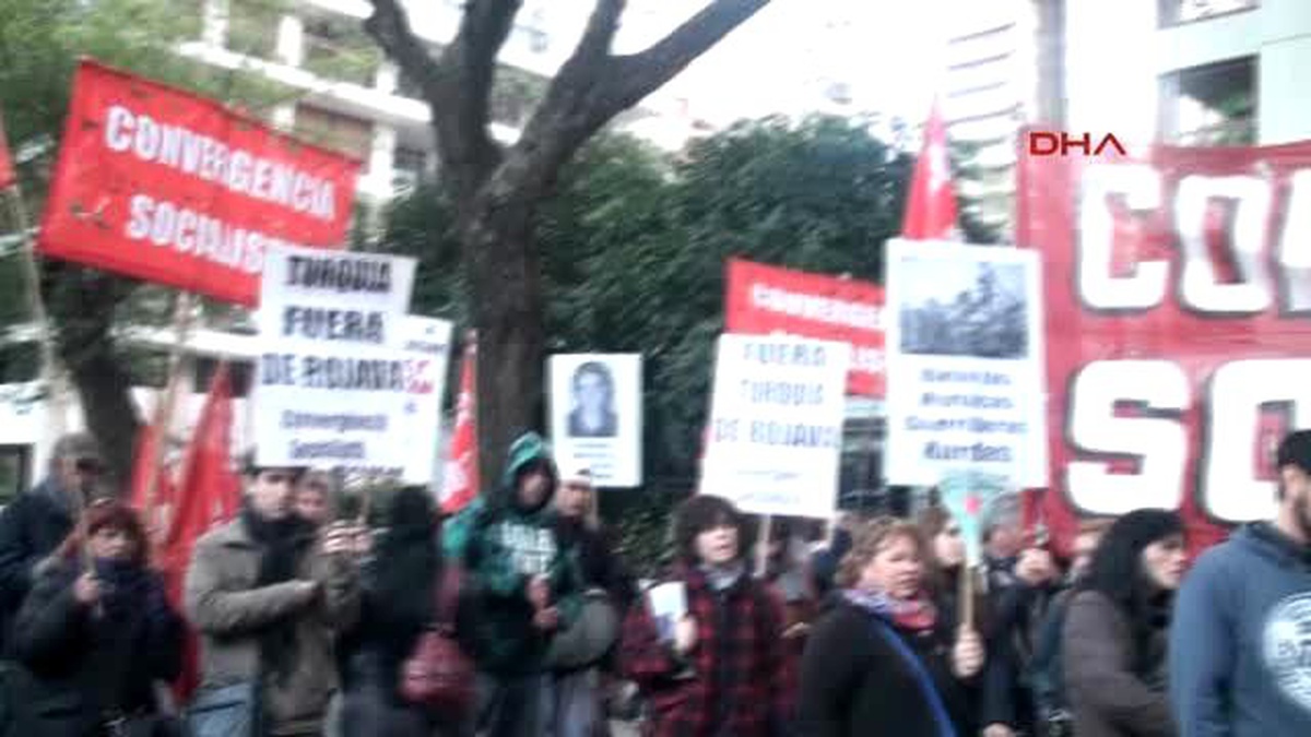 Arjantin\'de PKK Flamaları ile \'Türkiye\' Protestosu