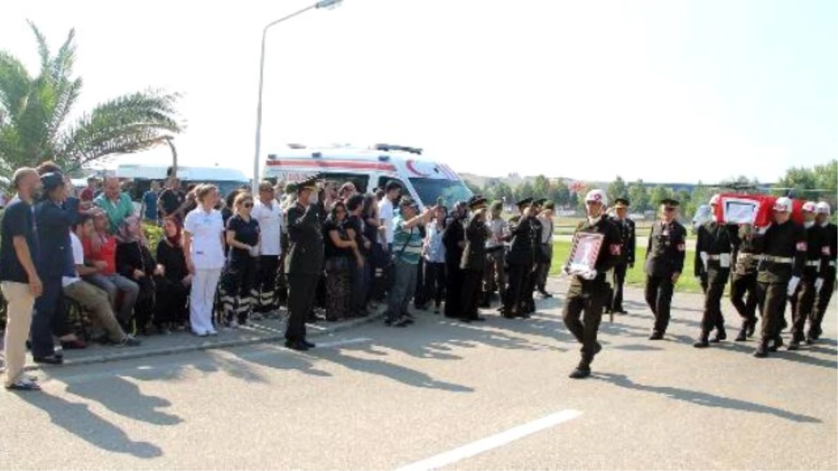 Bursa\'da Şehit Cenazesinde Bakan Müezzinoğlu\'na Protesto