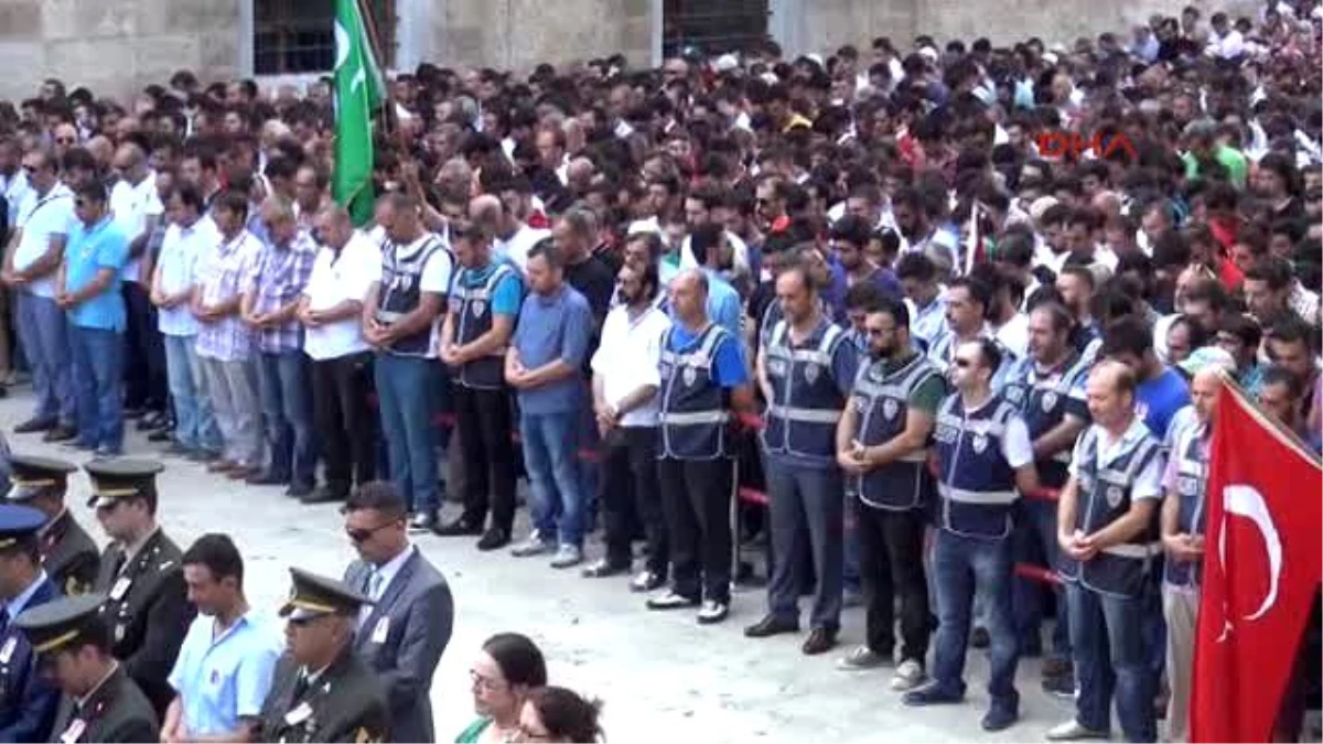 Bursa\'da Şehit Cenazesinde Bakan Müezzinoğlu\'na Protesto - 4