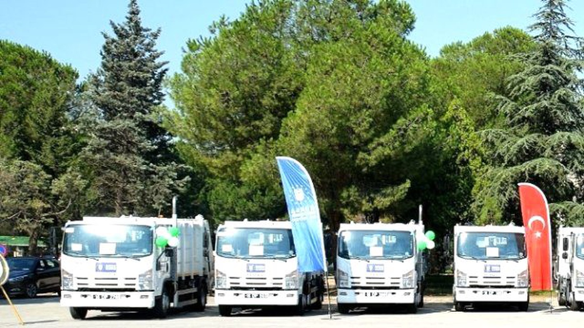 Büyükşehir\'den İlçelere Çöp Kamyonu Desteği