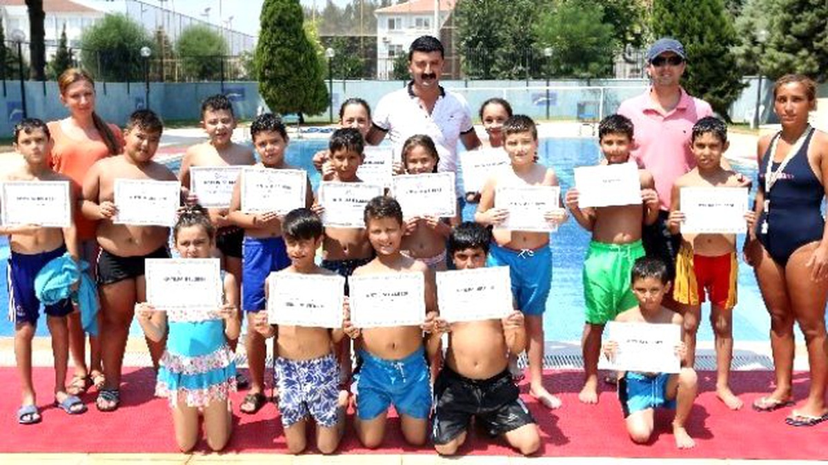 Büyükşehir Kültür Merkezi Yüzme Kursu Mezunlarını Verdi