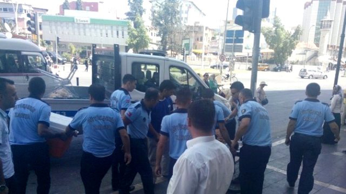 Büyükşehır Zabıtası, Seyyar Satıcılara Göz Açtırmıyor