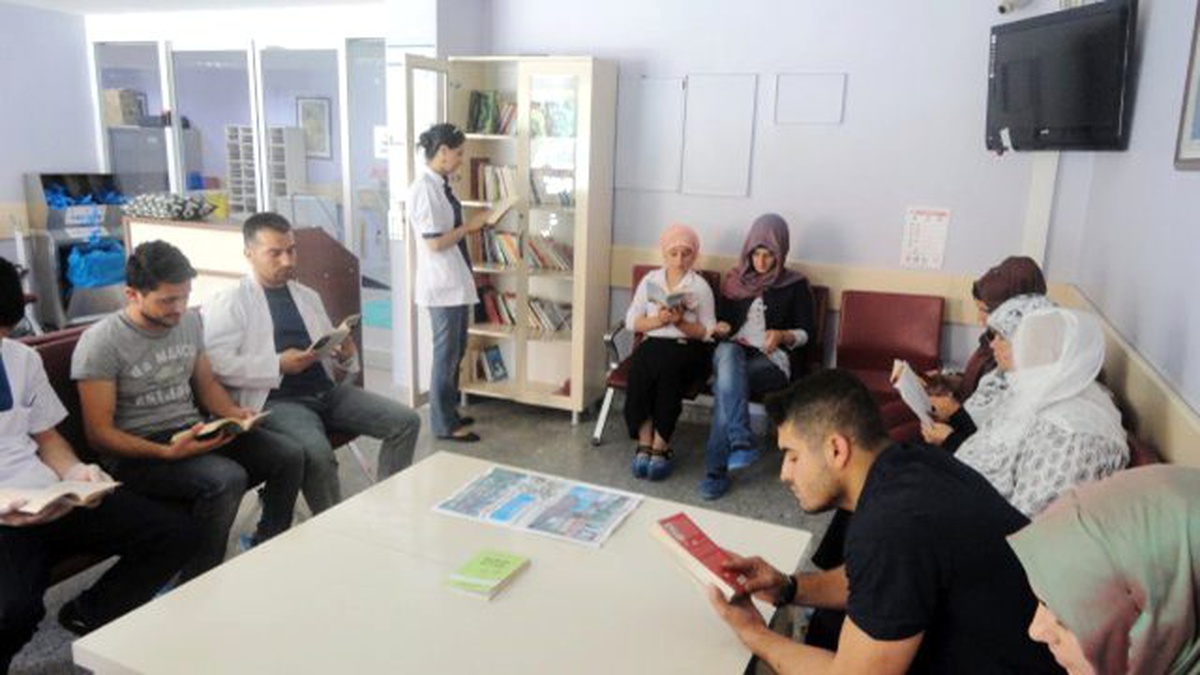 Diyaliz Ünitesi Refakatçi Bölümüne Kitap Servisi