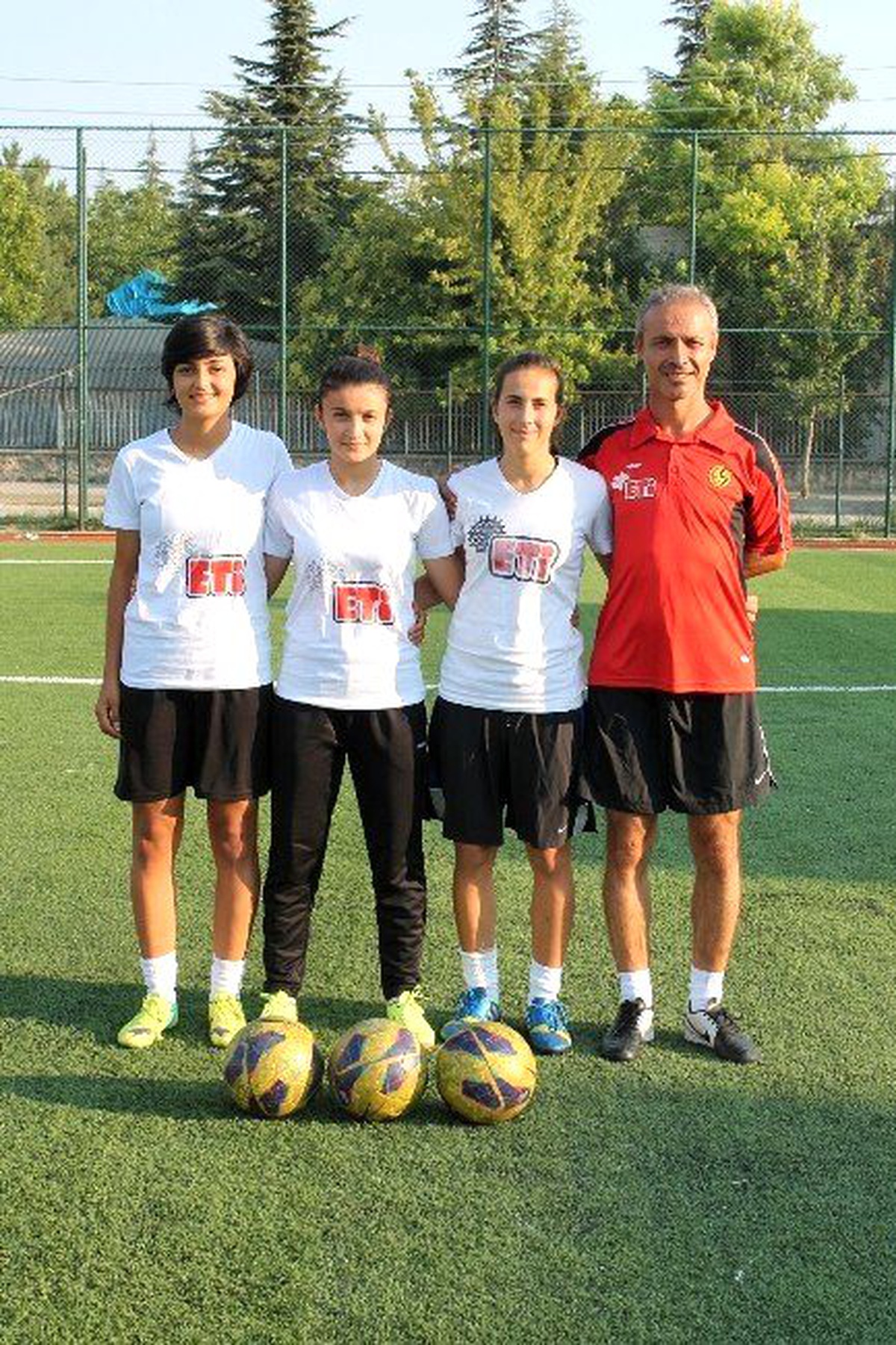 Eskişehirspor\'lu Bayan Futbolcular Aday Kadroda
