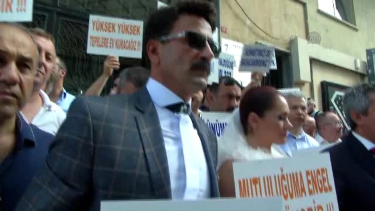 Gelinli Damatlı "Telif" Protestosu