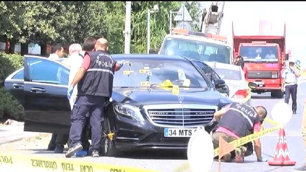 Hadımköy\'de Otomobile Saldırı (2)