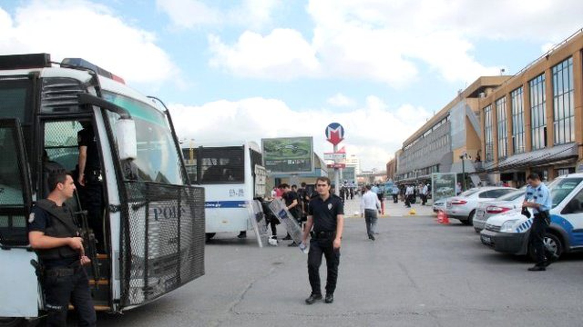 İstanbul Otogarı\'nda Bıçaklı, Sopalı Kavga