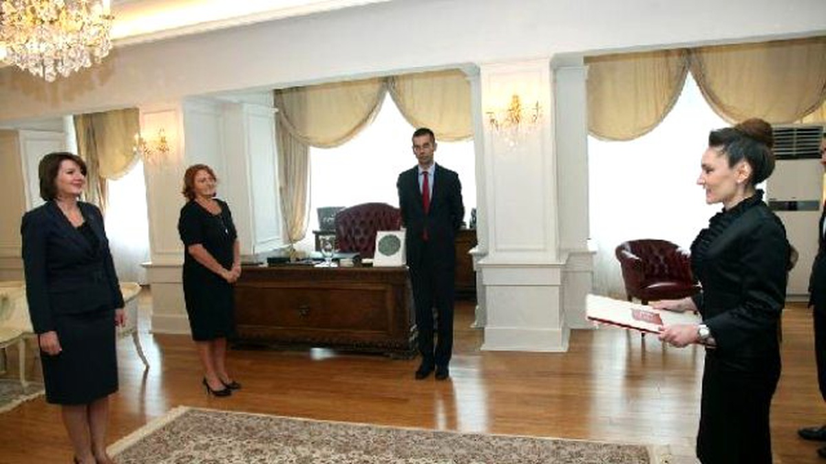 Kosova Cumhurbaşkanı, Türkiye Büyükelçisi Kıvılcım Kılıç\'ı Makamında Kabul Etti