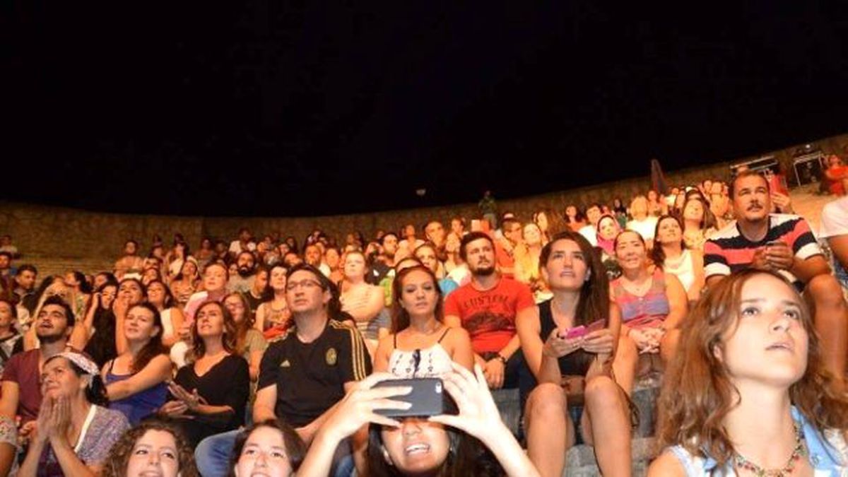 Mehmet Erdem\'den Edremit\'te Duygusal Konser