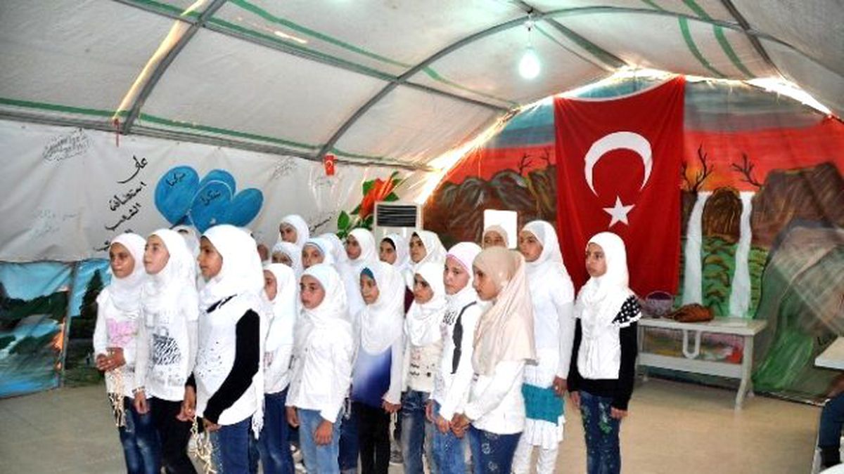Miniklerin İlahi ve Şiir Dinletisi Duygulandırdı