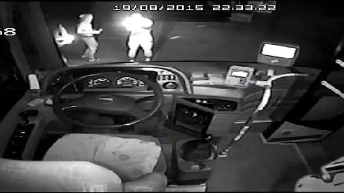 PKK Yandaşları, Yolcu Otobüsünü Ateşe Verdi