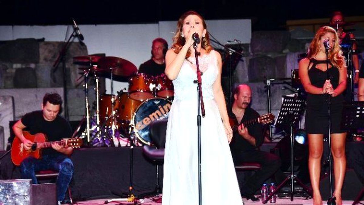 Nilüfer'den Muhteşem Konser