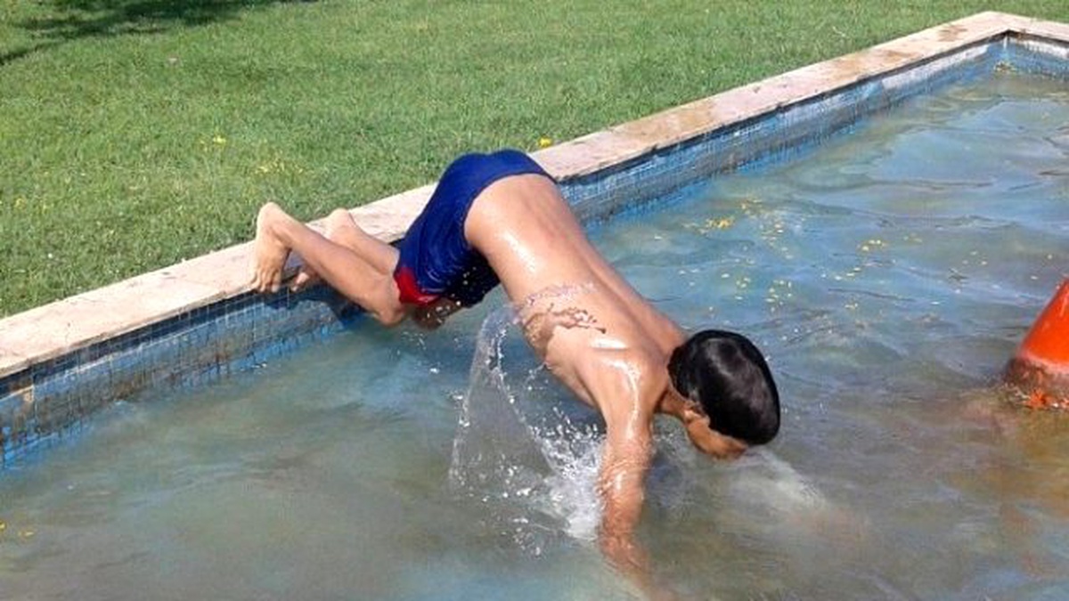 Tehlike Saçan Süs Havuzlarında Serinlemeye Çalışıyorlar