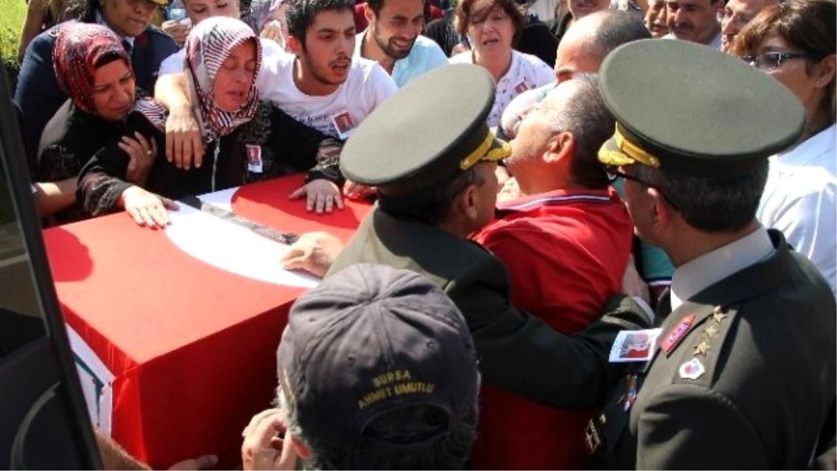 Bursa, Şehidini 300 Araçlık Konvoy ve Türk Bayraklarıyla Karşıladı