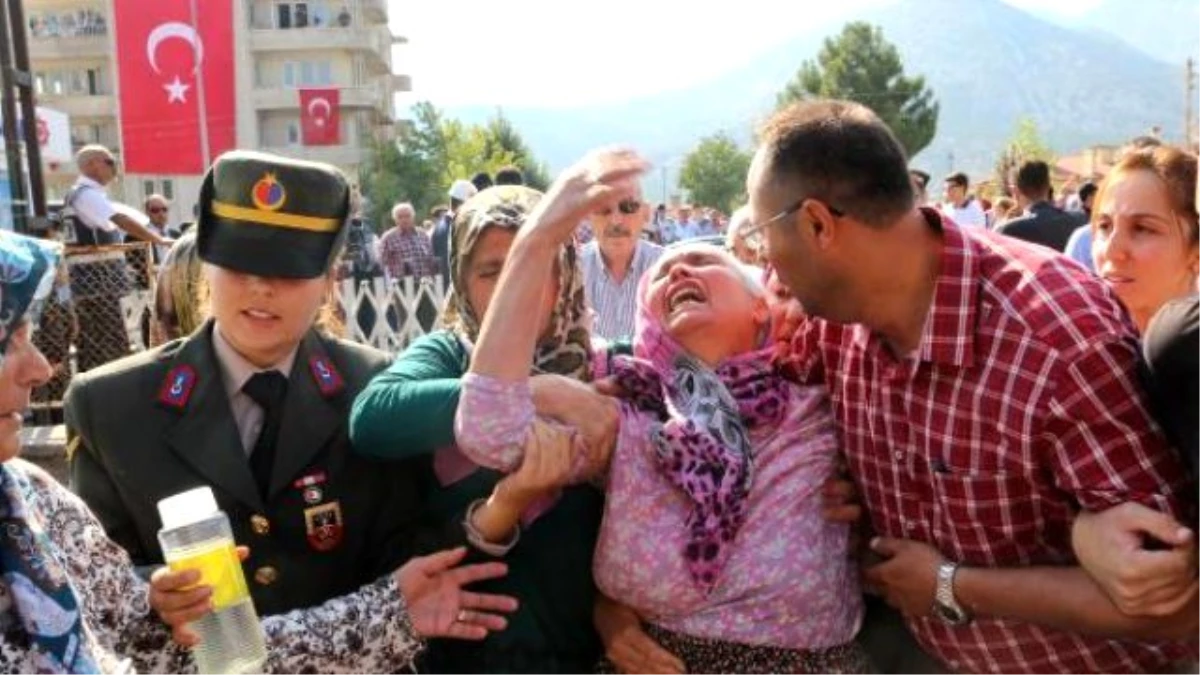 Şehit Jandarma Uzman Çavuş Barış Akın\'ın Babası: "Bana Dik Dur Demeyin, Benim Yavrum Gitmiş"