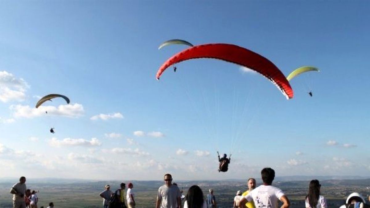 Serdivan-kırantepe Yamaç Paraşütü Uçuşları Başlıyor