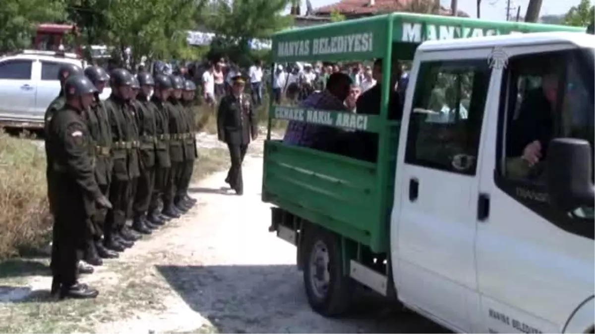 Trafik Kazasında Ölen Uzman Çavuş Askeri Törenle Toprağa Verildi