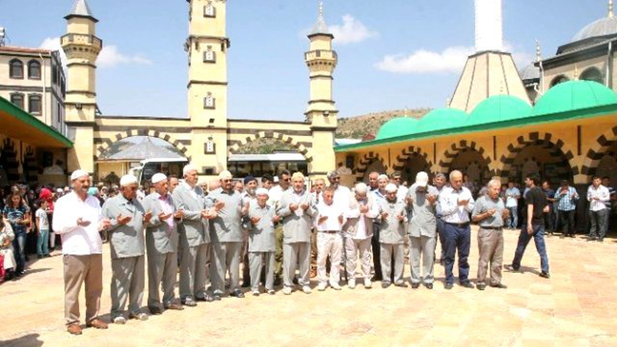 Yozgat\'ta İlk Hacı Kafilesi Dualarla Kutsal Topraklara Uğurlandı