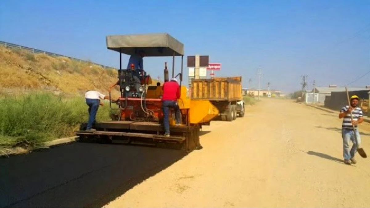 Alaşehir\'de Asfalt Çalışmaları Devam Ediyor