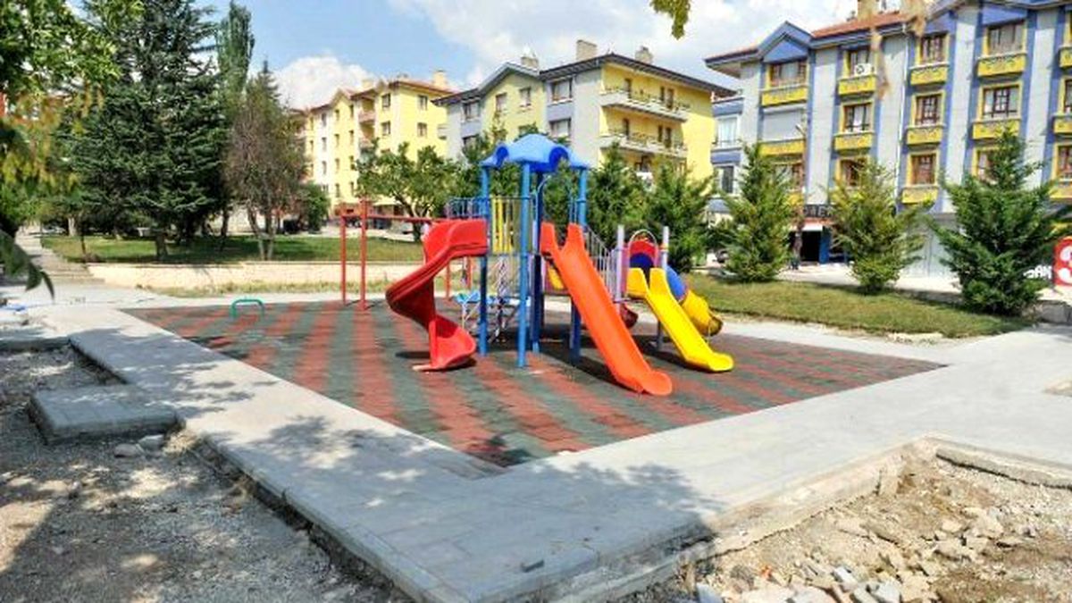 Altındağ\'ın Parklarına Yaz Bakımı