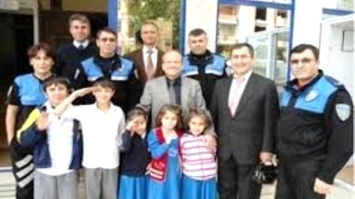 Anamur\'da Toplum Destekli Polisler Vatandaşın Takdirini Kazandı