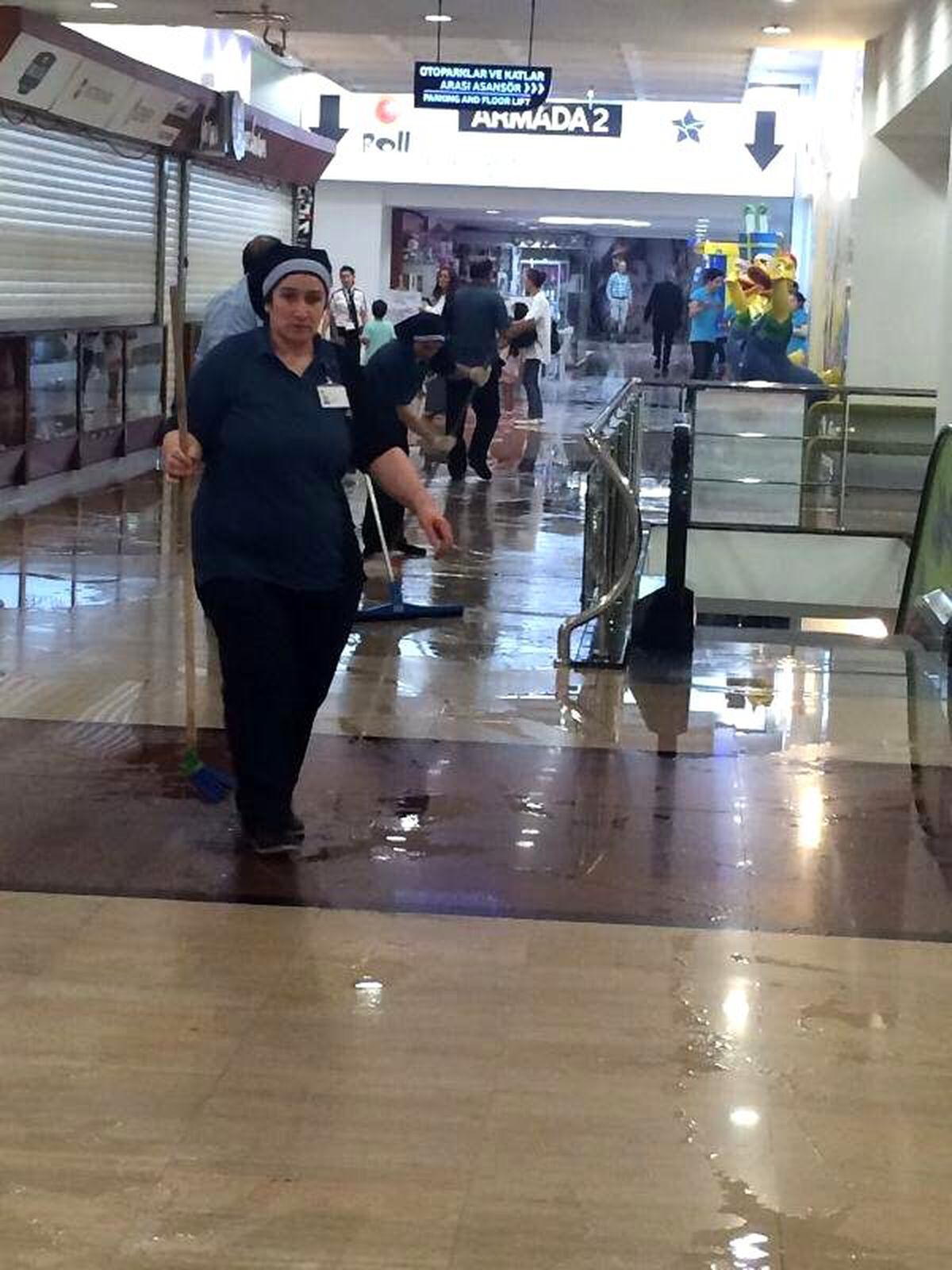 Ankara\'da Araçlar Sel Suyunun Bastığı Alt Geçitlerde Mahsur Kaldı