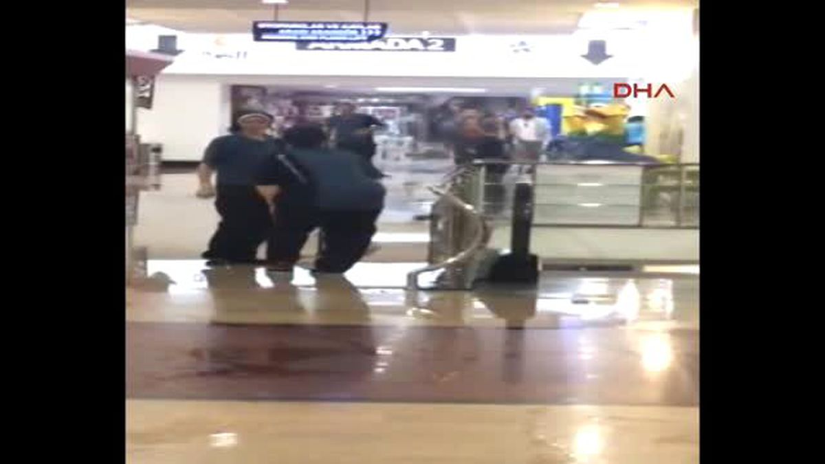 Ankara'da Yağmurda Araçlar Mahsur Kaldı