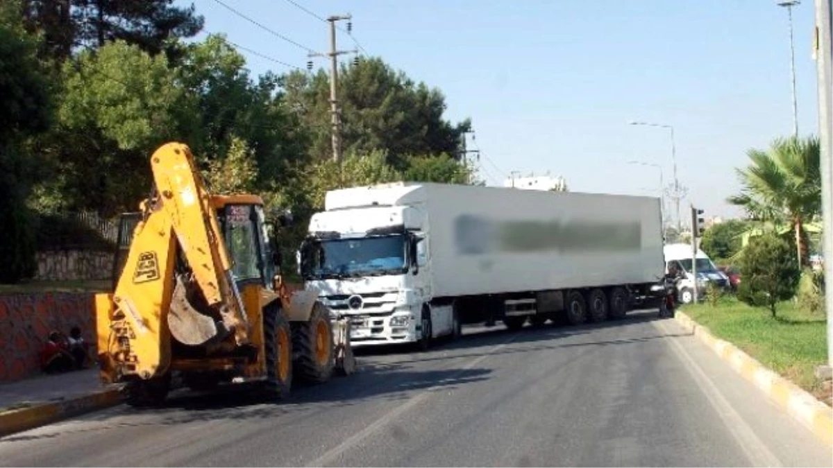 Arızalanan Tır Trafiği Tıkadı