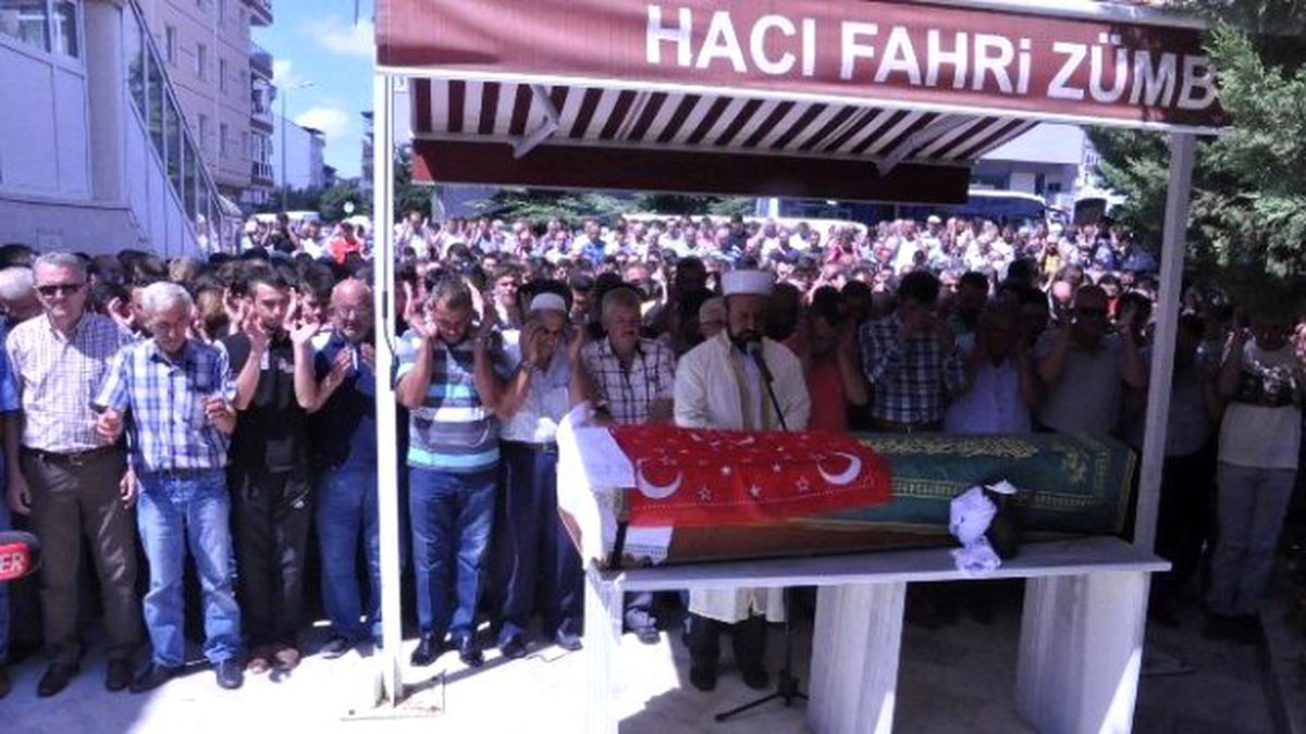 Arkadaşları ile Sohbet Ederken Aniden Yere Yığılan Genç Öldü