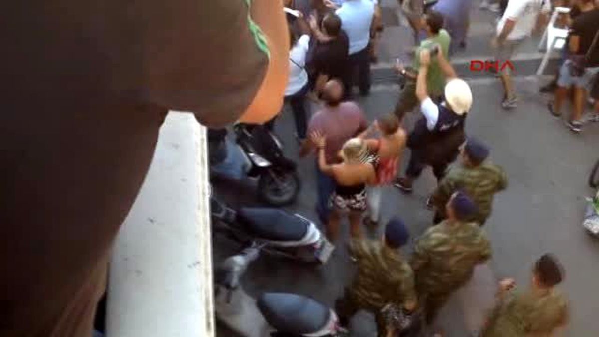 Yunan Savunma Bakanı, İstanköy\'de Protesto Edildi
