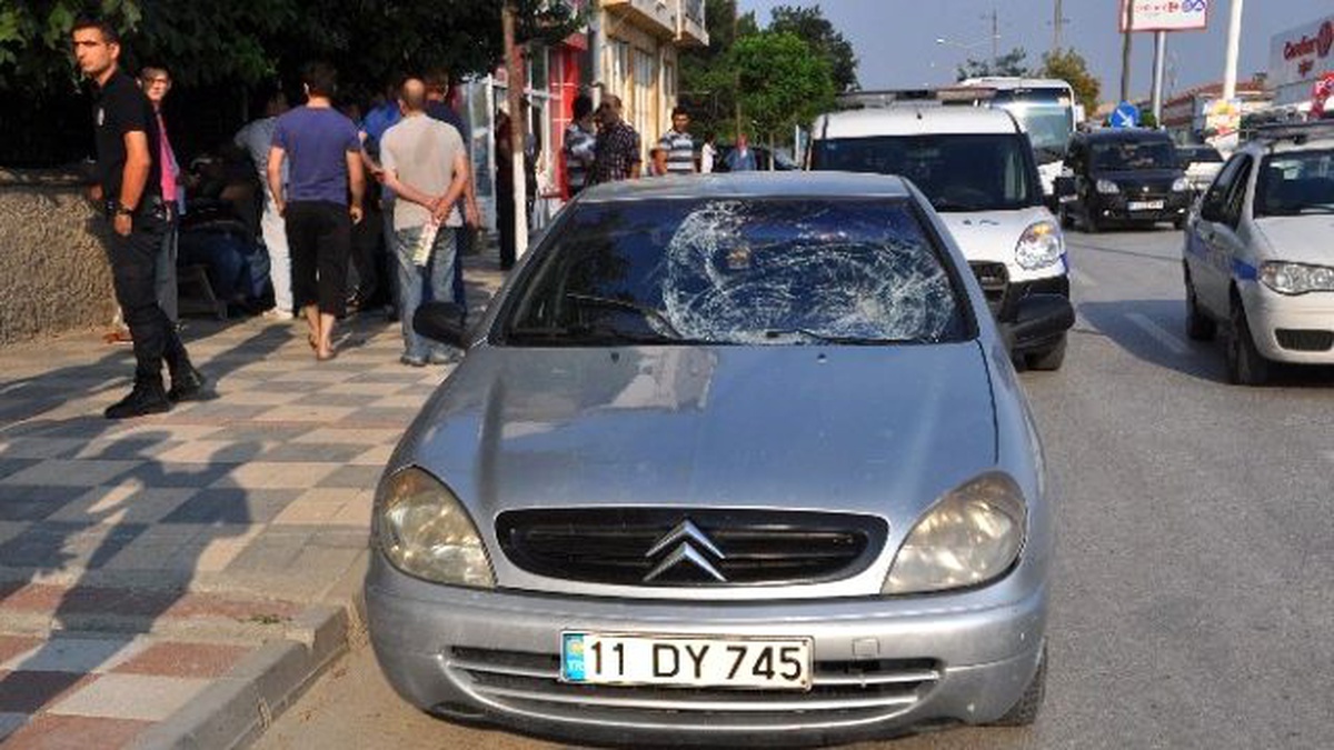 Bozüyük\'te Otomobil Yayaya Çarptı, 1 Yaralı
