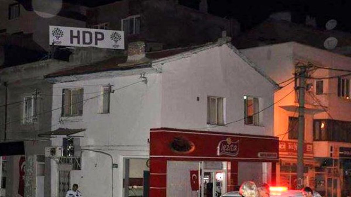 Burdur\'da HDP Binasına Saldırı