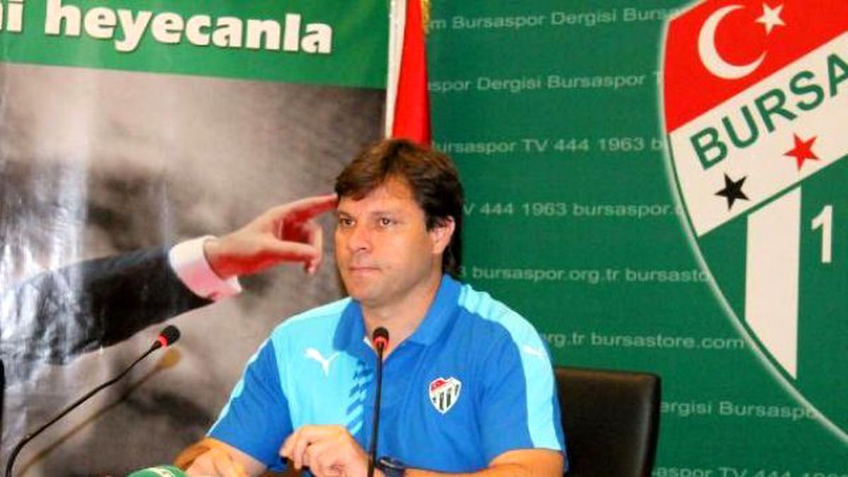Bursaspor Teknik Direktörü Sağlam: "Transferler Bitiyor"