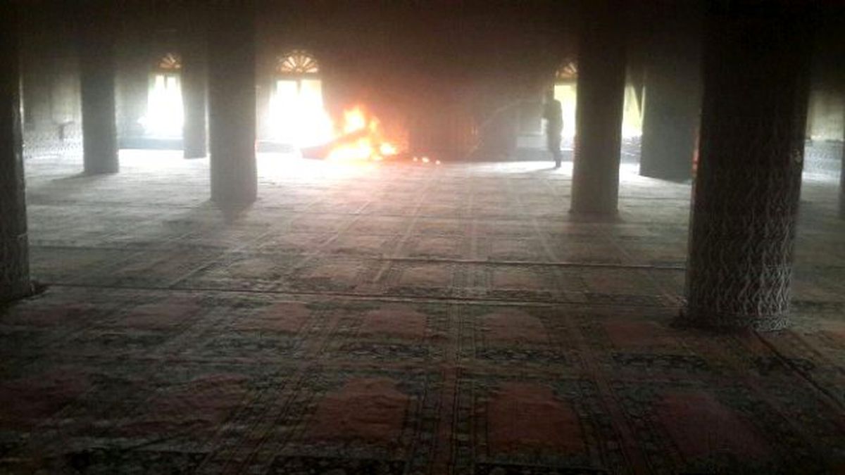 Camide Cuma Namazı Öncesi Yangın Paniği
