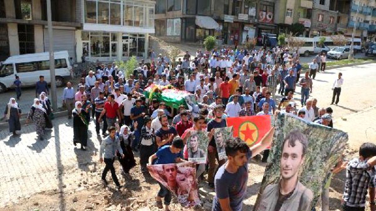 Çatışmada Ölen PKK\'lı Şemdinli\'de Toprağa Verildi
