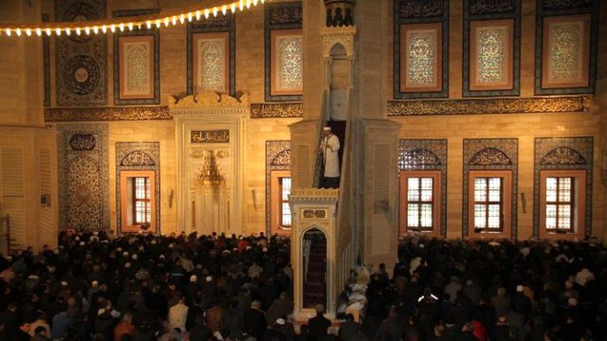 Cuma Hutbesinde Teröre Karşı Milli Birlik Çağrısı