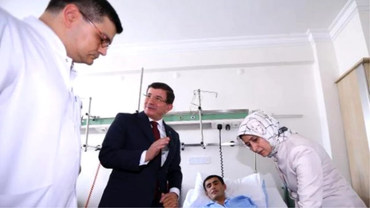 Davutoğlu, Terör Saldırılarında Yaralanan Gazileri Ziyaret Etti