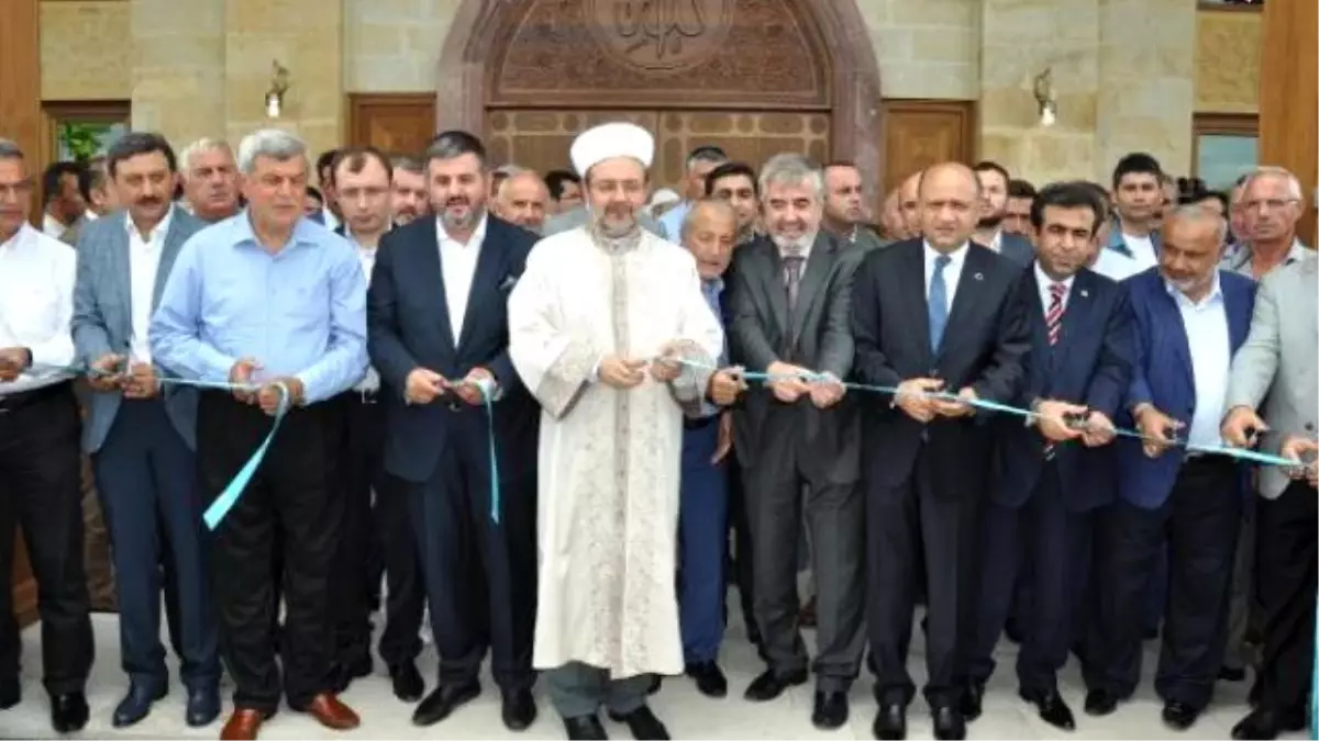 Diyanet İşleri Başkanı, Ak Partili Belediye Başkanının Yaptırdığı Camiyi Açtı