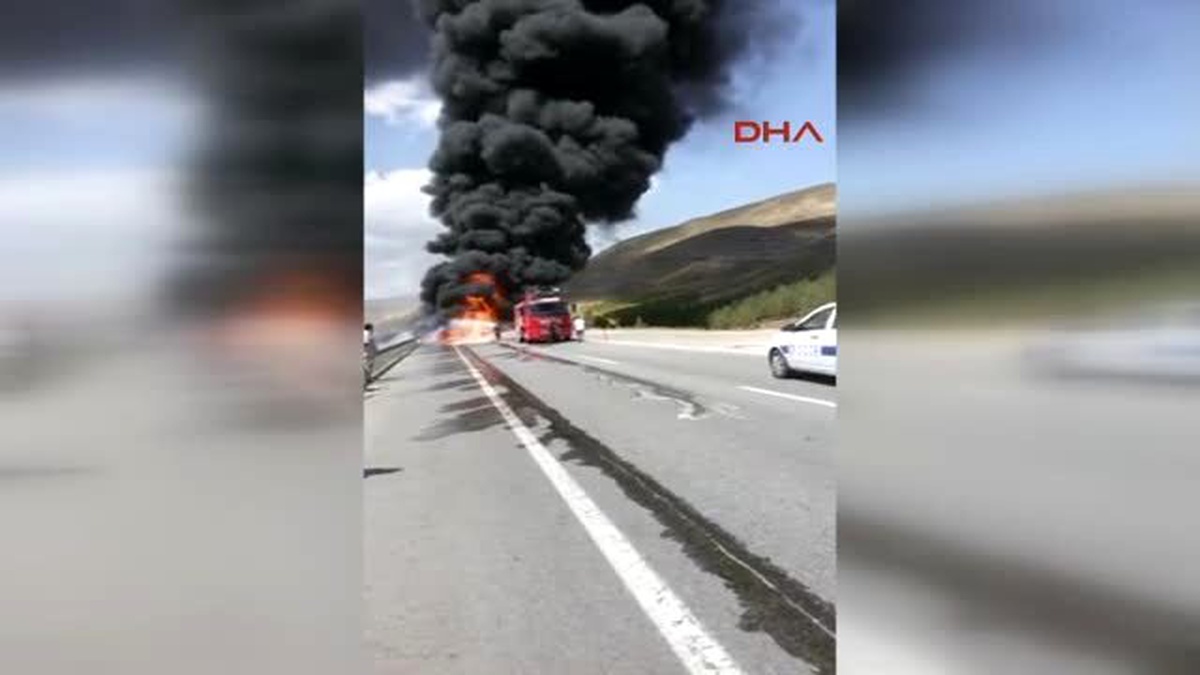 Erzincan - Tır\'ın Dorsesindeki 25 Ton Madeni Yağ Alev Alev Yandı -Yeniden