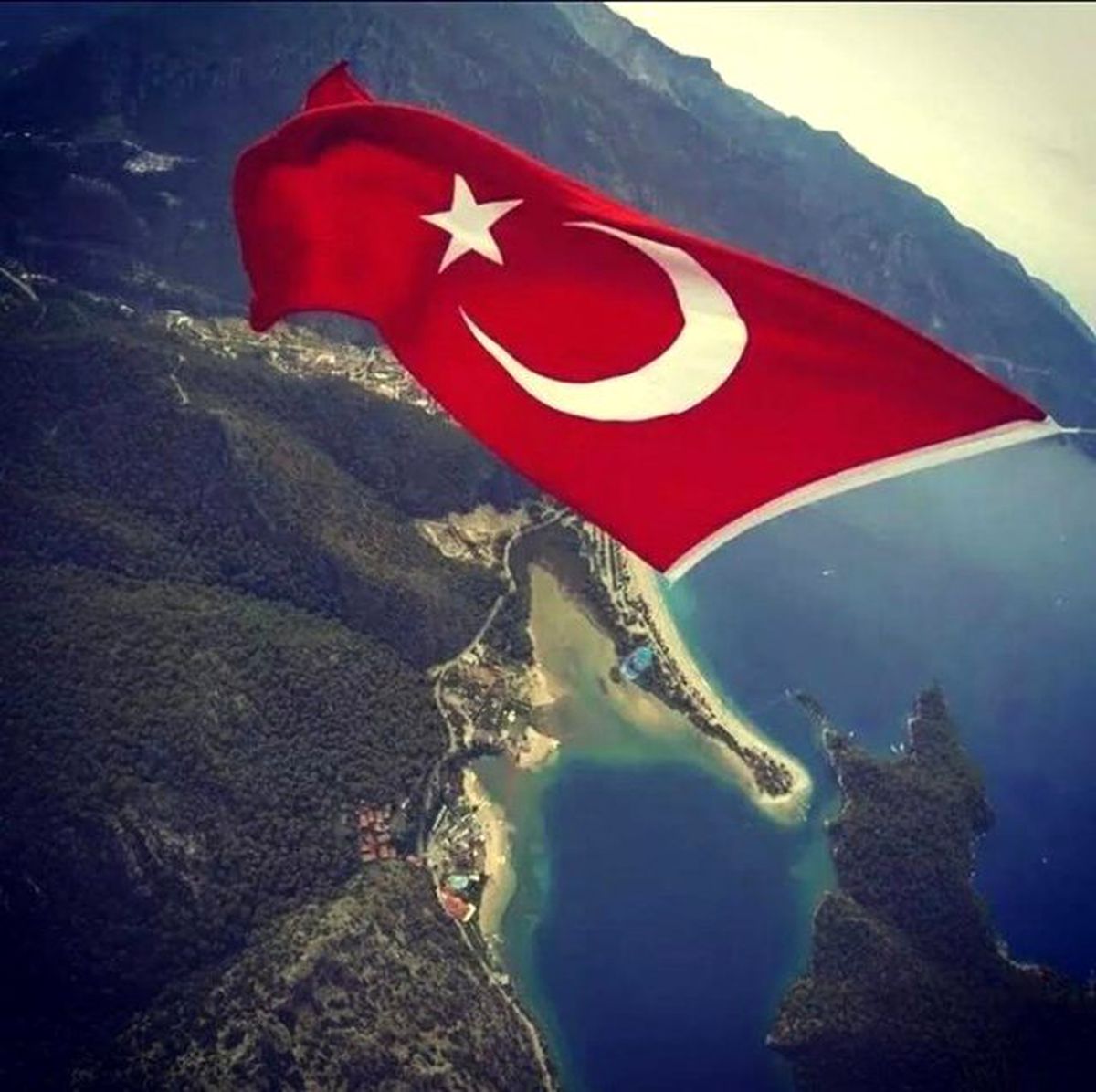 Fethiye\'de Teröre Karşı Bayrak Asma Kampanyası