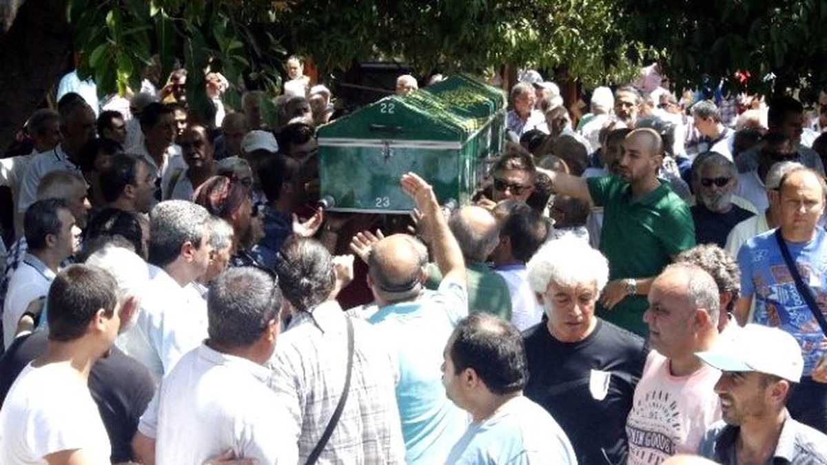 Gazeteci Gezer, Son Yolculuğuna Uğurlandı