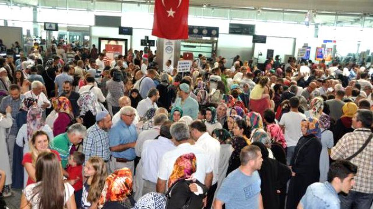 Hacı Adaylarını Sağlık Bakanı Müezzinoğlu Uğurladı