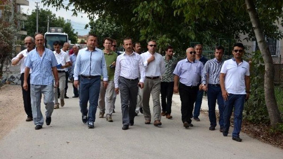 İzmit Belediyesi Mahalle Turlarına Devam Ediyor