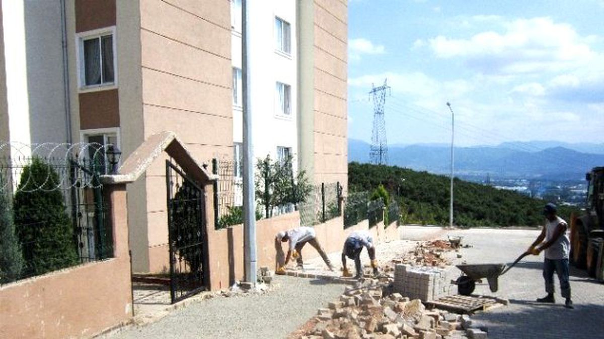 İzmit Belediyesi Tahrip Olan Yolları Tamir Etti