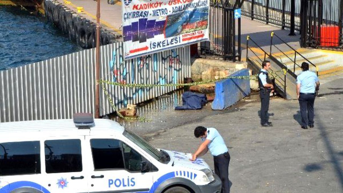 Karaköy\'de Denizde Ceset Bulundu